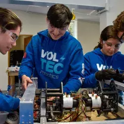 Va Voltec por más victorias y ‘banners’ a regional de robótica FIRST