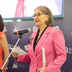 Profesor de CDMX gana Premio Mujer Tec 2023
