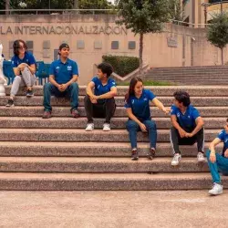 Equipo de 6 estudiantes jugadores de ajedrez en el campus de Tec de Monterrey en San Luis Potosí