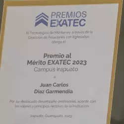 Placa de Juan Carlos Díaz Garmendia por su Premio al Mérito EXATEC