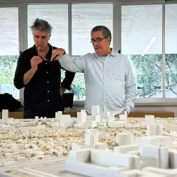 Arquitecto Alejandro Aravena en su visita al Tec de Monterrey, campus Monterrey