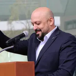 Iván Elizondo es galardonado con el Premio al Mérito EXATEC 2023 del Tec campus Cuernavaca.