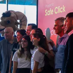 Alumnas de campus San Luis Potosí tras concursar, con su proyecto "Safe Click" en PrepApps 2023 en Monterrey.