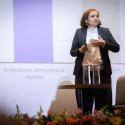 Doctora Eva Hernández dando ponencia en campus Hidalgo