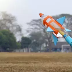 Cohete disparado por agua