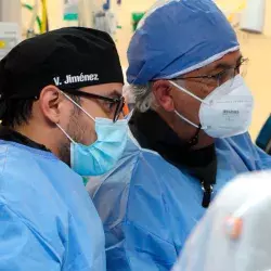 Cardiólogos intervencionistas de TecSalud utilizaron por primera vez en Nuevo León un dispositivo de protección embolica cerebral.