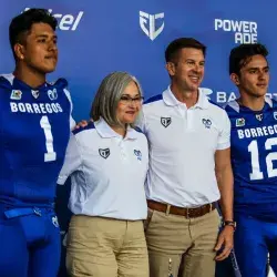 Eric Fisher Y Jugadores Borregos Puebla En Rueda De Prensa