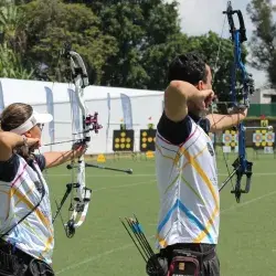 Liliana tirando con arco