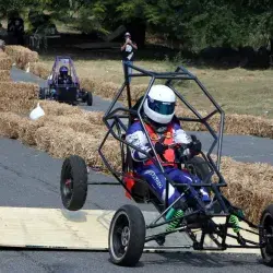 Por sexto año, la Escuela de Ingeniería y Ciencias y la Sociedad de Estudiantes de Ingeniería del Tecnológico de Monterrey en Cuernavaca llevaron a cabo la carrera de autos sin motor, Downhill Challenge Racer.