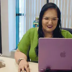 Maestra colabora como diseñadora de la concentración de Negocios Conscientes