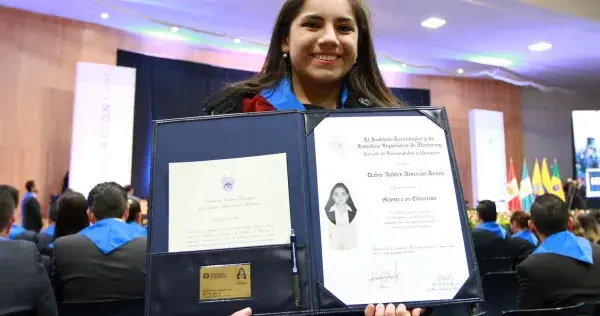 Una plática con Dafne, la chica del Tec que acabó su maestría a los 16