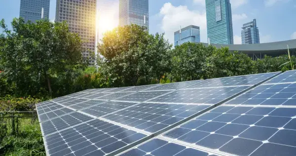 Esta empresa te ayuda ahorrar hasta un 90% en tu recibo de luz