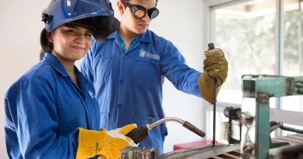 Los 900 jóvenes que el Tec ha becado con 100% para cambiar México