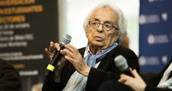 La poesía abre caminos a la libertad.- Adonis
