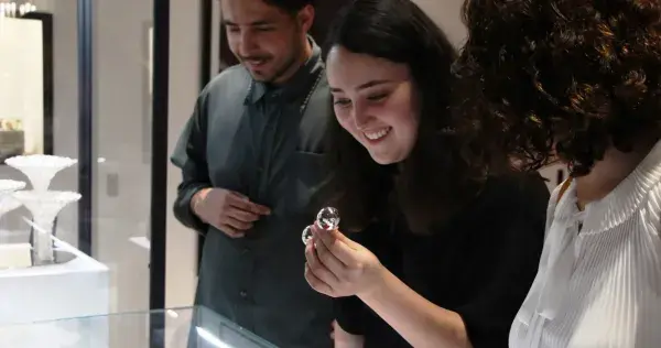 Su pasión por la joyería lleva a esta joven a brillar