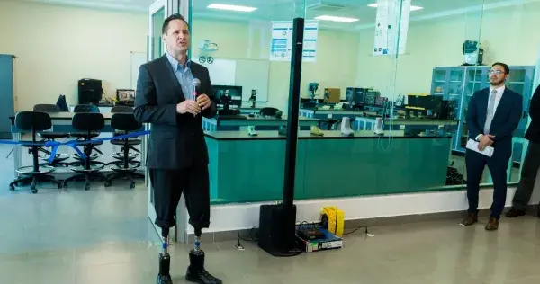 Hugh Herr inaugura laboratorio dedicado a la Biomecatrónica en el Tec