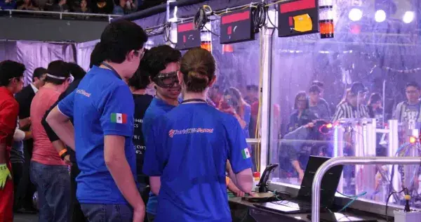 Debuta Nuts & Volts en la competencia de robótica FIRST