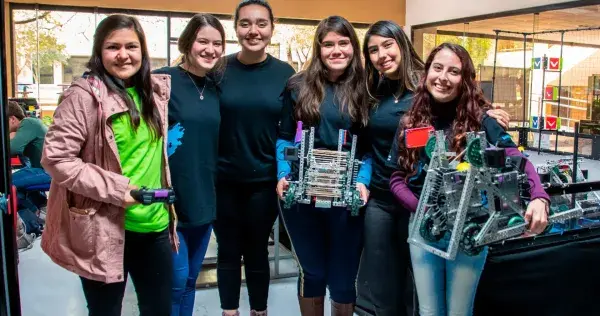 El primer equipo "Girl Power" que llega al nacional de Vex en México