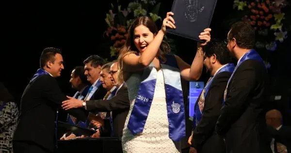 ¡Una nueva etapa! Finalizan jóvenes del Tec su carrera profesional