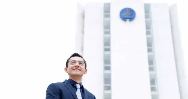 “Se pelean” 9 universidades de EU a estudiante mexicano