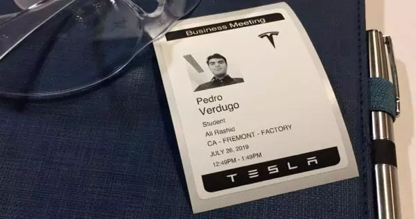 Harvard y Tesla: los nuevos vínculos de este alumno