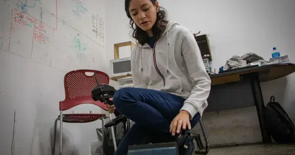 Con el diseño de robots busca inspirar mujeres