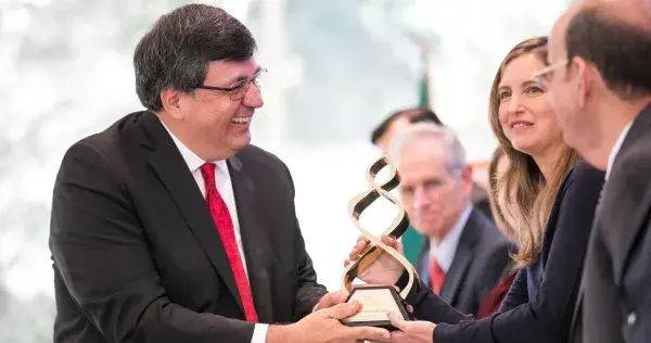 Los mueve ayudar a México: ellos reciben el Premio Luis Elizondo