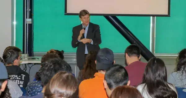'No vivimos épocas de cambio, vivimos un cambio de época"