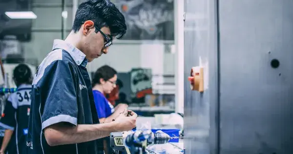 Abotmat, más que sólo construir robots