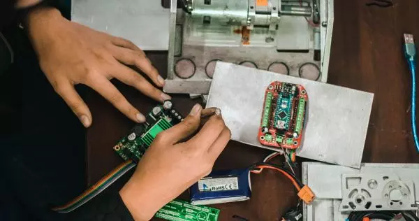 Del ring a la automatización de robots, así es la historia de Ramón