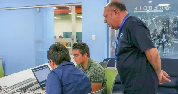 Profesor juarense participa como Líder Nacional en modelo Tec21