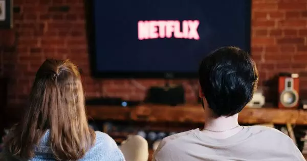 20 series y películas en línea para disfrutar en verano desde casa