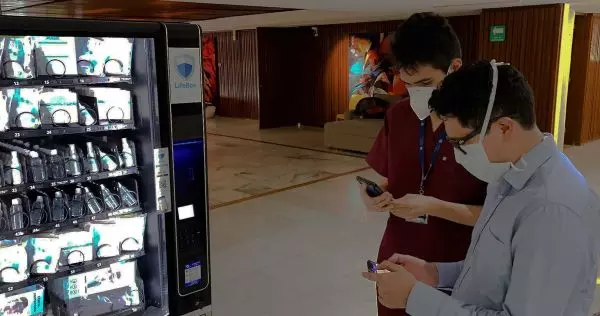 LifeBox: dispensadora de equipo de protección para personal de salud