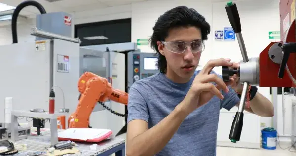 El desafío: Resolver retos de ingeniería desde primer semestre