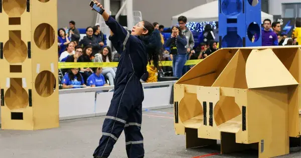 ¡Participa en el First Robotics Fest Online y aprende sobre robótica!