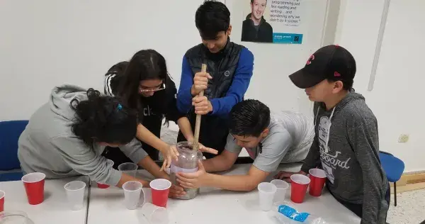 ¡Construyendo con desechos! Van a ExpoCiencias Nacional y a la NASA