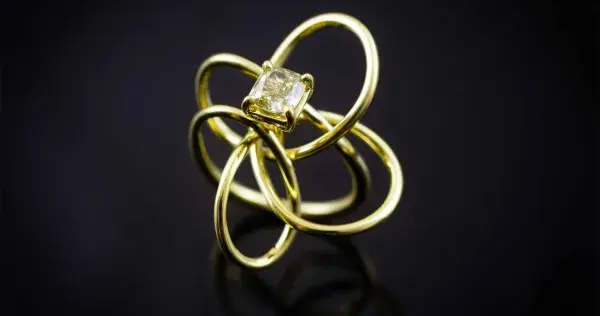 ¡Entre diamantes! El profesor Tec que diseña joyas para celebridades