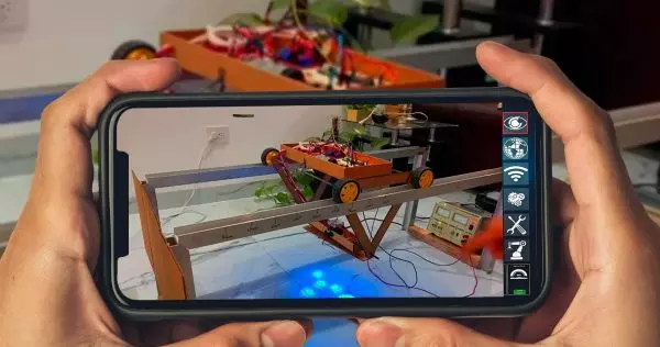 ¿Un "WALL-E" que desinfecta? Alumnos Tec generan prototipo sanitizante