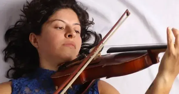 Enseña música y empodera a las mujeres de Chihuahua