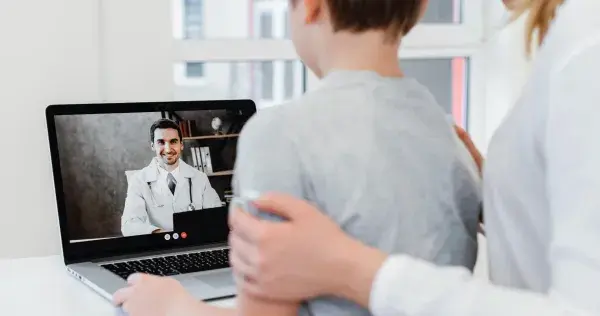Apoyan a comunidad hispana a través de plataforma de servicio médico