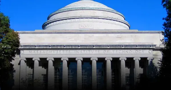 Investigación de egresados del Tec es reconocida por el MIT