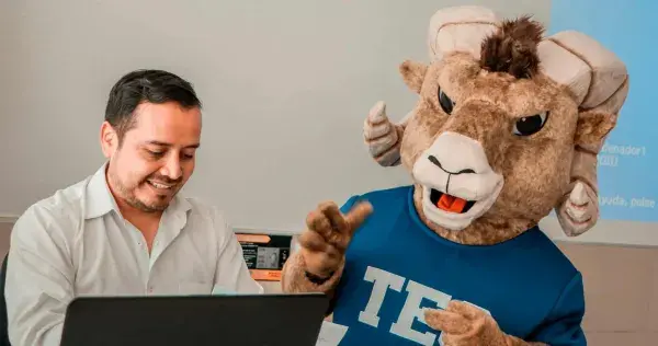 La pasión por enseñar, profesor Tec que inspira: Afhit Hernández