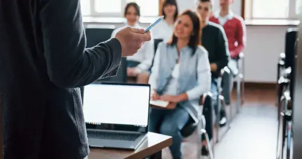 Incentiva la curiosidad: Profesor Inspirador Región Centro-Sur 2021