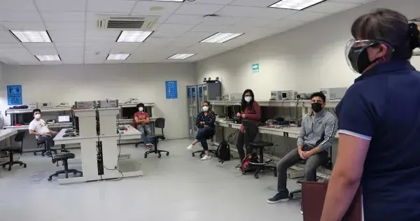 Regresan primeros grupos de alumnos al Tec en Ciudad de México