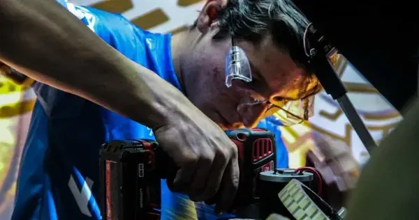 ¡Mente brillante de PrepaTec! Pasión por la robótica lo lleva a Canadá
