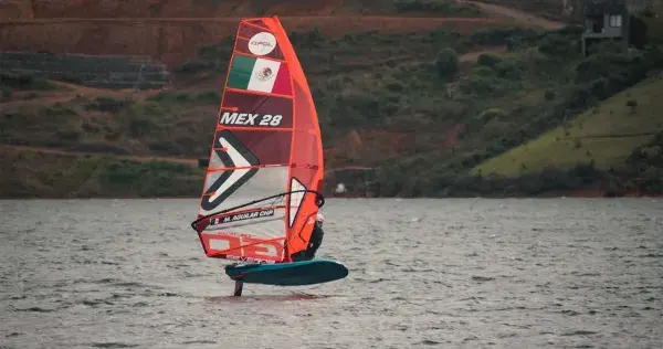 Estudiante de Tec Santa Fe obtiene medalla de oro en vela para México