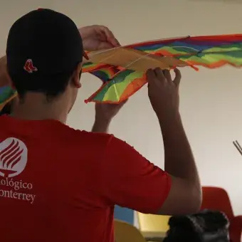 Alumnos trabajando en uno de los proyectos de la Semana Industrial.