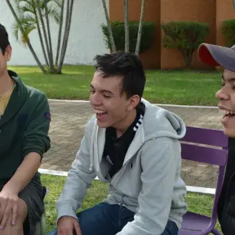 Amigos de Sofi en una clase de estudio