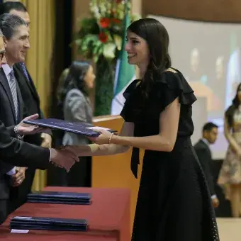 “México necesita nuevos mexicanos”: Víctor Gutiérrez a egresados