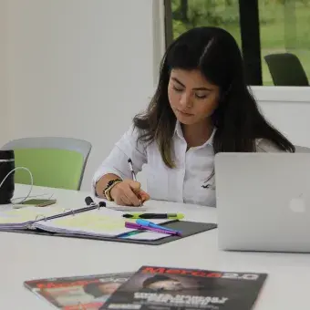 Alumna de negocios en Campus Tampico.
